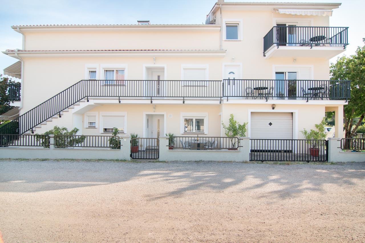 Apartments And Rooms Michaela Fažana Exterior foto